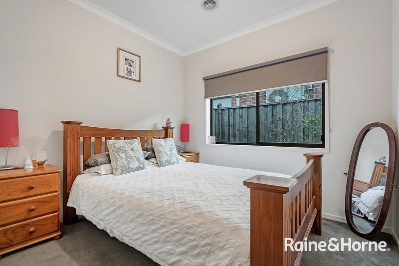 Photo - 28 Sloane Drive, Clyde North VIC 3978 - Image 7