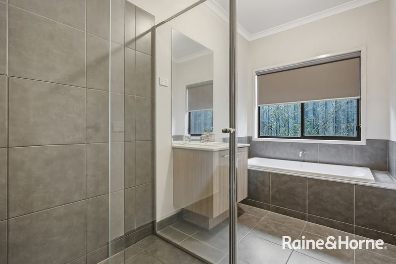 Photo - 28 Sloane Drive, Clyde North VIC 3978 - Image 8