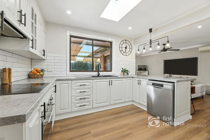 Photo - 28 Snailham Crescent, South Windsor NSW 2756 - Image 5