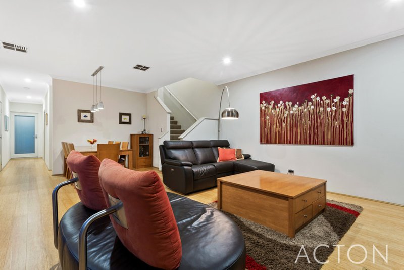 Photo - 2/8 Socrates Parade, North Coogee WA 6163 - Image 8