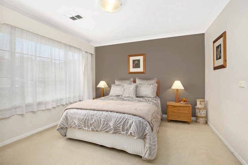 Photo - 28 Somerset Way, Castle Hill NSW 2154 - Image 5