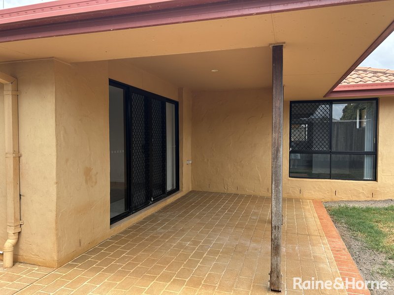 Photo - 28 Spinnaker Ccrt , Redland Bay QLD 4165 - Image 18