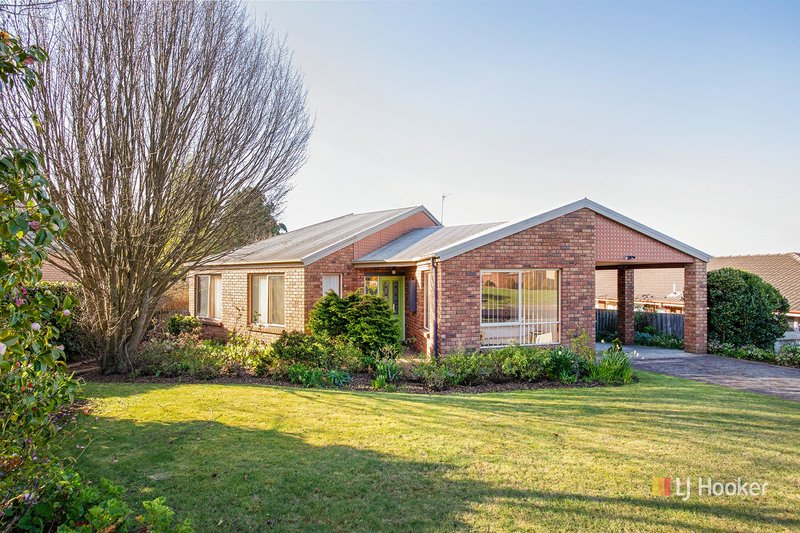 Photo - 28 St Andrews Drive, Devonport TAS 7310 - Image 2