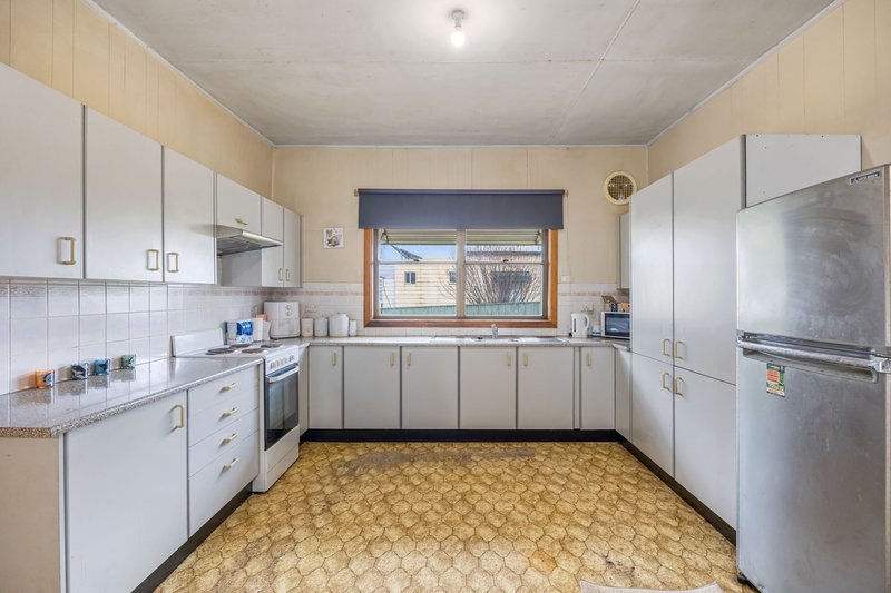 Photo - 28 St Helen Street, Holmesville NSW 2286 - Image 5