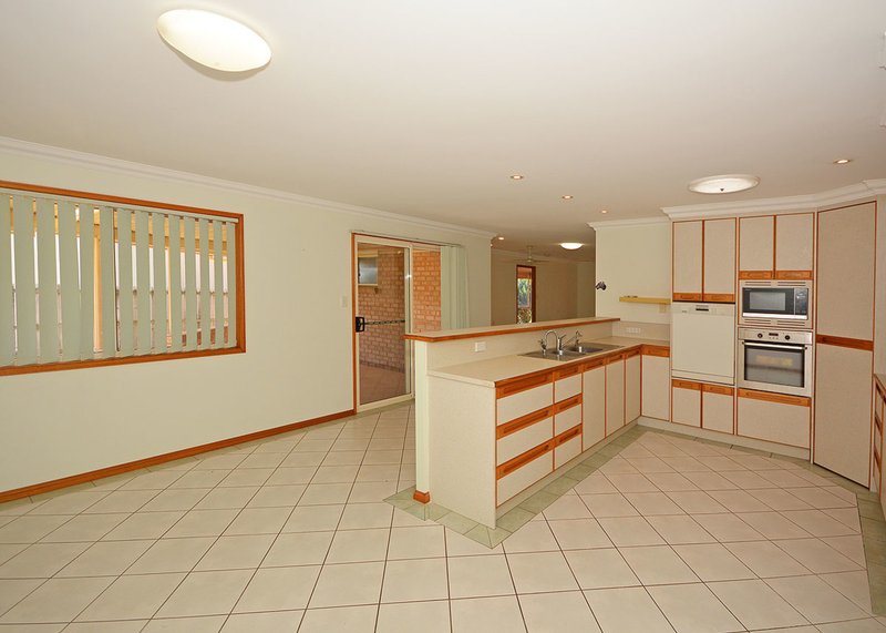 Photo - 28 St Joseph Drive, Urraween QLD 4655 - Image 3