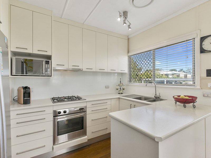 Photo - 28 Stannard Road, Manly West QLD 4179 - Image 2