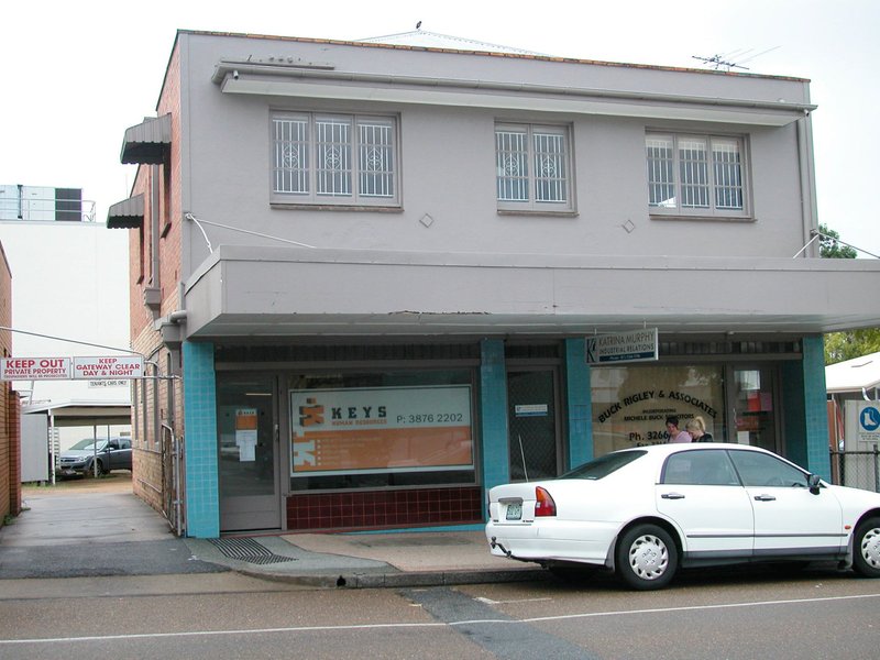 Photo - 2/8 Station Street, Nundah QLD 4012 - Image 1