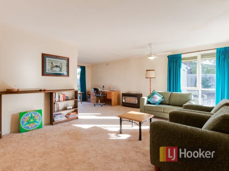 Photo - 28 Stawell Street, Cranbourne VIC 3977 - Image 7