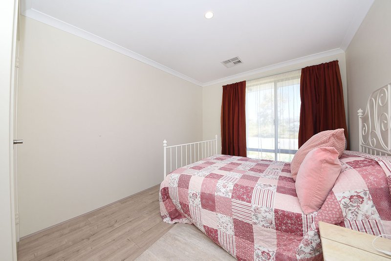 Photo - 28 Stellatus Approach, Jindalee WA 6036 - Image 7