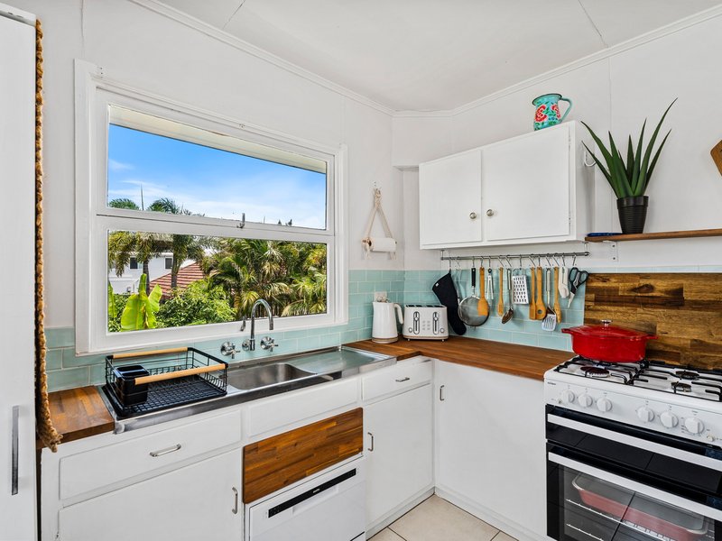 Photo - 28 Stevens Street, Southport QLD 4215 - Image 3