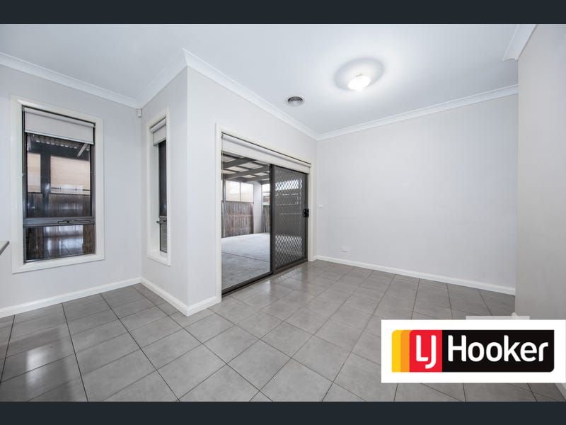 Photo - 28 Stringybark Avenue, Brookfield VIC 3338 - Image 2