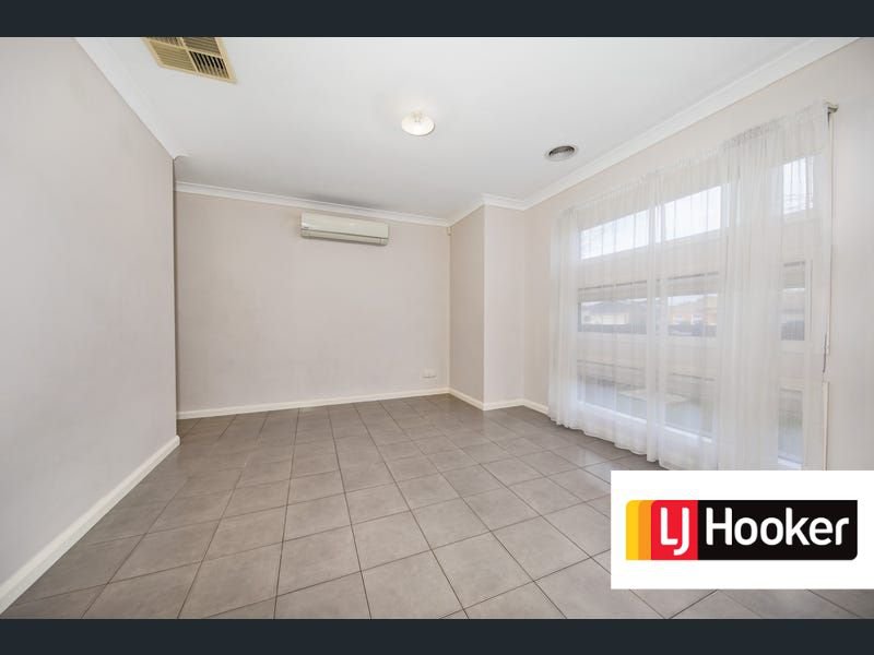 Photo - 28 Stringybark Avenue, Brookfield VIC 3338 - Image 5