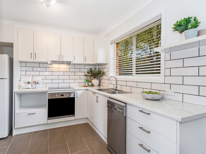 Photo - 2/8 Stuart Street, Helensburgh NSW 2508 - Image 2