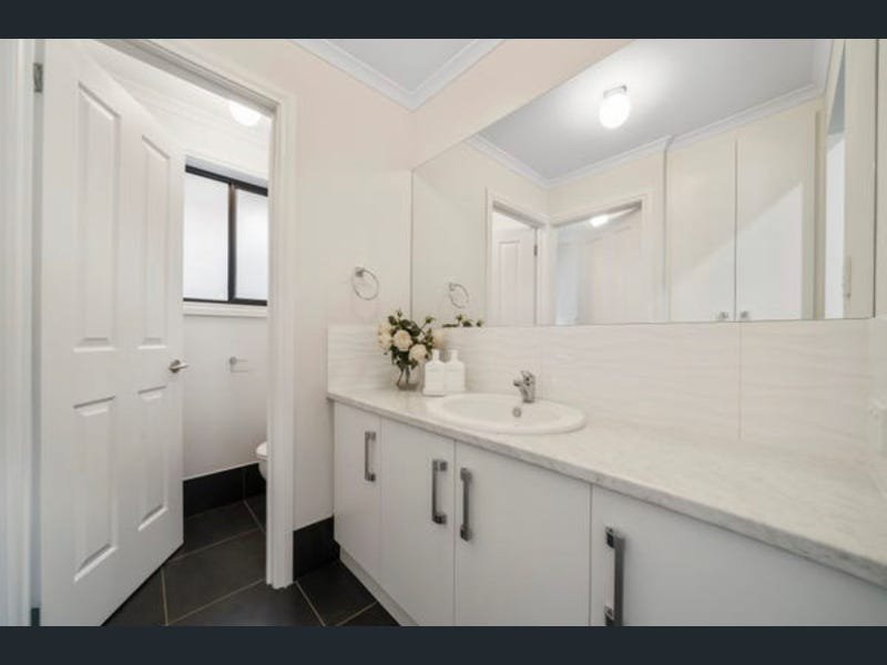 Photo - 28 Sturt Road, Valley View SA 5093 - Image 6
