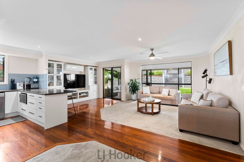 Photo - 28 Suffolk Drive, Valentine NSW 2280 - Image 8