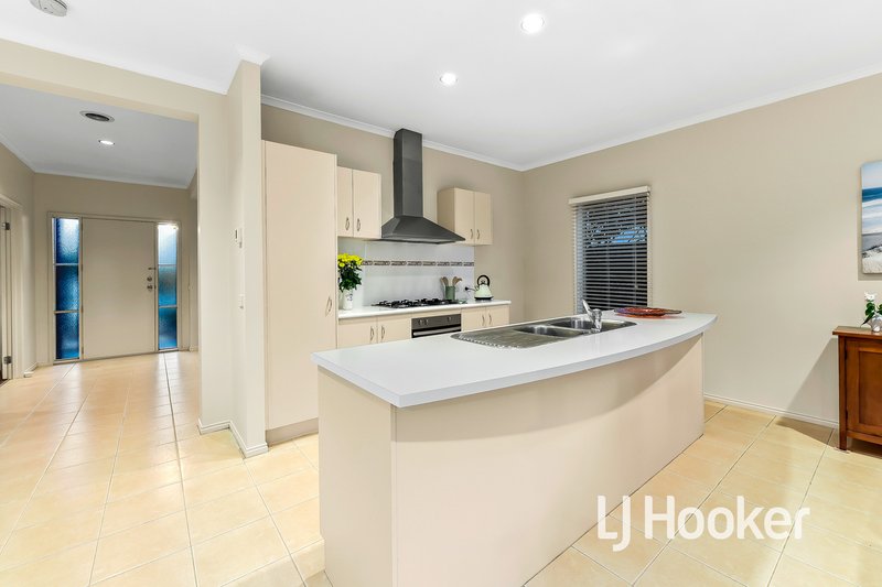 Photo - 28 Sugar Bush Drive, Lynbrook VIC 3975 - Image 4