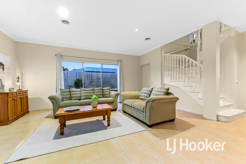 Photo - 28 Sugar Bush Drive, Lynbrook VIC 3975 - Image 5