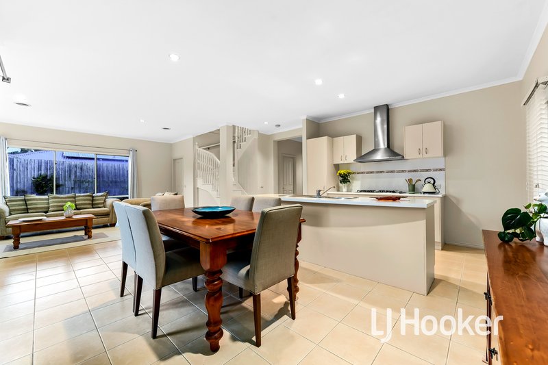 Photo - 28 Sugar Bush Drive, Lynbrook VIC 3975 - Image 6