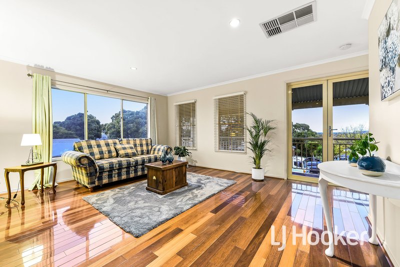 Photo - 28 Sugar Bush Drive, Lynbrook VIC 3975 - Image 8