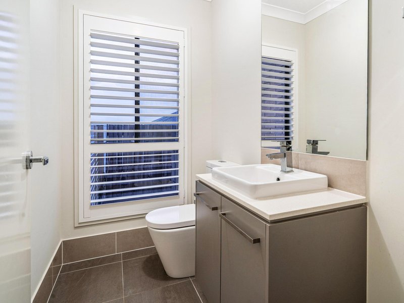 Photo - 28 Summerhill Crescent, Ormeau Hills QLD 4208 - Image 9