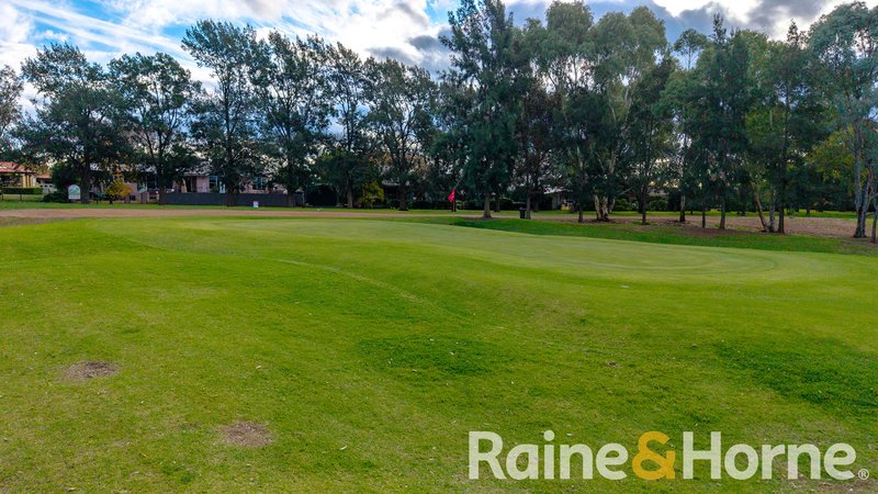 Photo - 28 Sunningdale Close, Dubbo NSW 2830 - Image 5