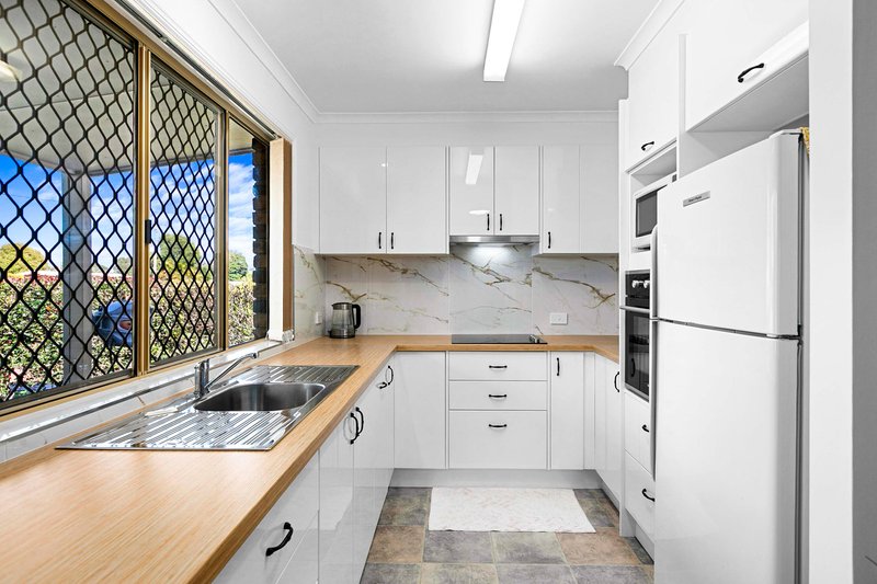 Photo - 28 Sunset Crescent, Torquay QLD 4655 - Image 6
