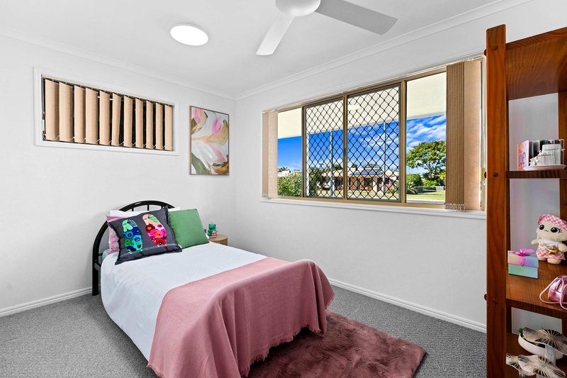 Photo - 28 Sunset Crescent, Torquay QLD 4655 - Image 11