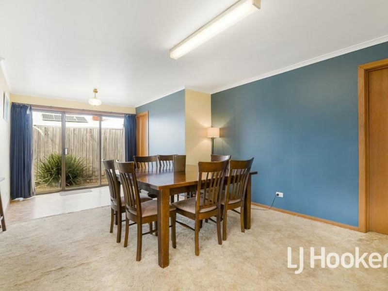 Photo - 28 Sybella Avenue, Koo Wee Rup VIC 3981 - Image 3