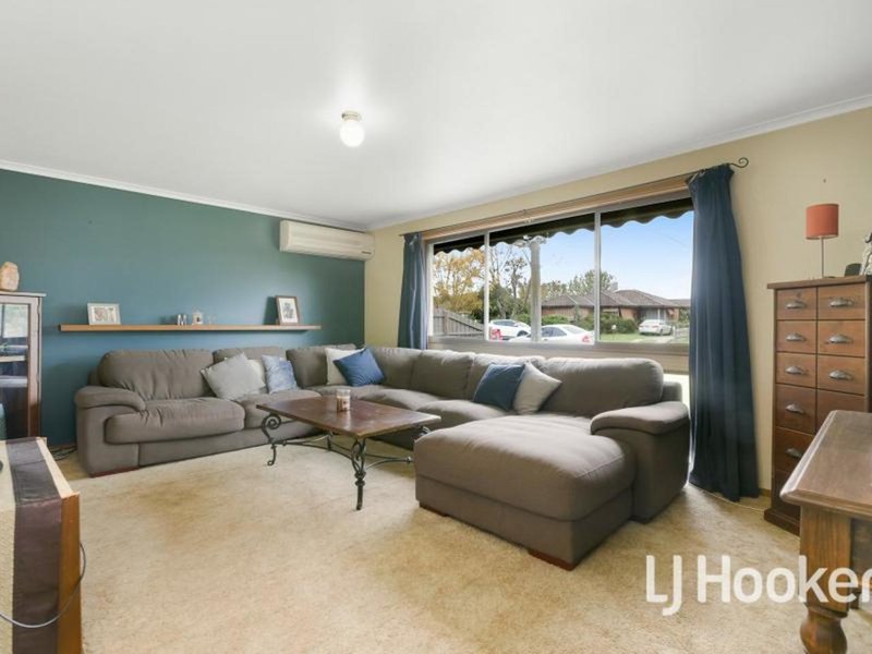 Photo - 28 Sybella Avenue, Koo Wee Rup VIC 3981 - Image 5