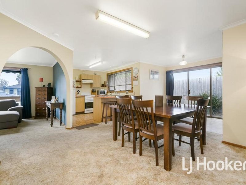 Photo - 28 Sybella Avenue, Koo Wee Rup VIC 3981 - Image 6