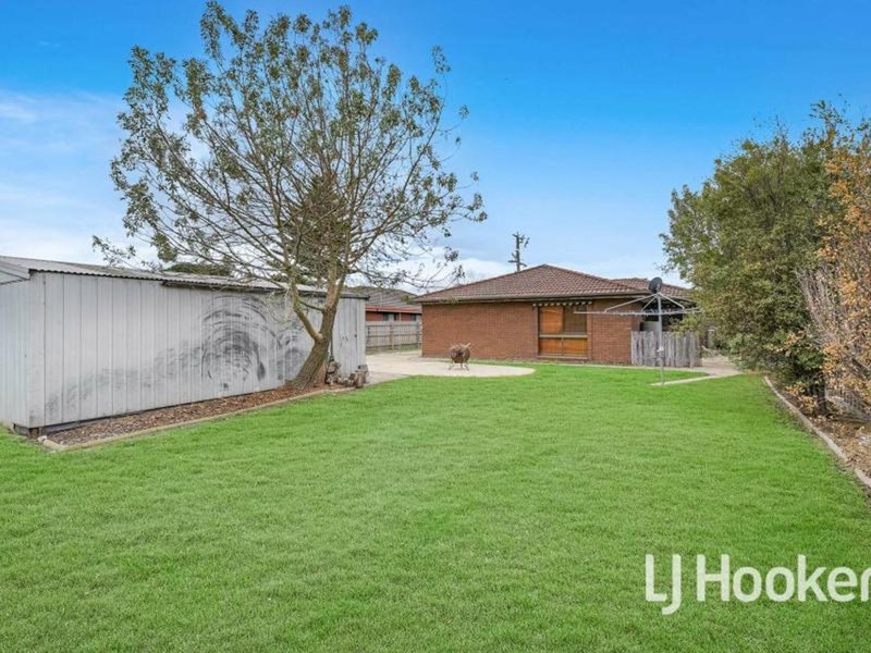 Photo - 28 Sybella Avenue, Koo Wee Rup VIC 3981 - Image 7