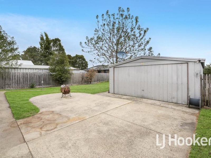 Photo - 28 Sybella Avenue, Koo Wee Rup VIC 3981 - Image 13