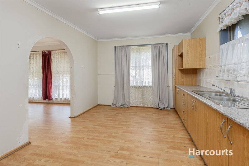 Photo - 28 Sylvia Street, Dandenong North VIC 3175 - Image 4