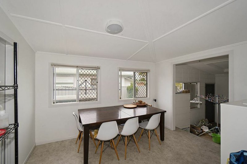 Photo - 28 Tarakan Street, Svensson Heights QLD 4670 - Image 7