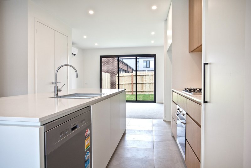 Photo - 28 Teague Crescent, Braybrook VIC 3019 - Image 3