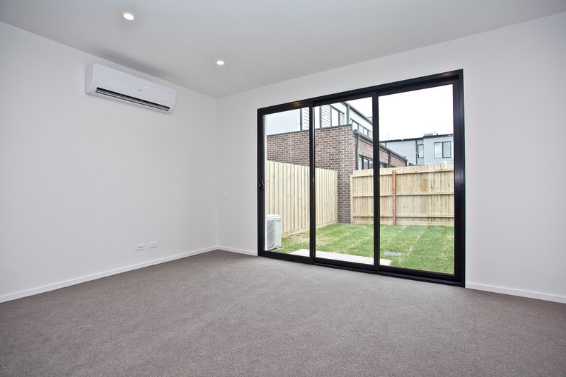 Photo - 28 Teague Crescent, Braybrook VIC 3019 - Image 9