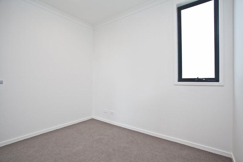 Photo - 28 Teague Crescent, Braybrook VIC 3019 - Image 10