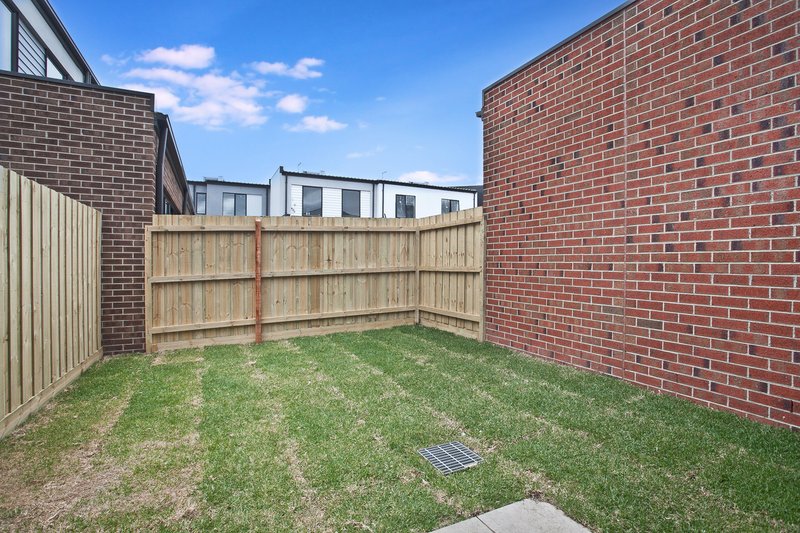 Photo - 28 Teague Crescent, Braybrook VIC 3019 - Image 16