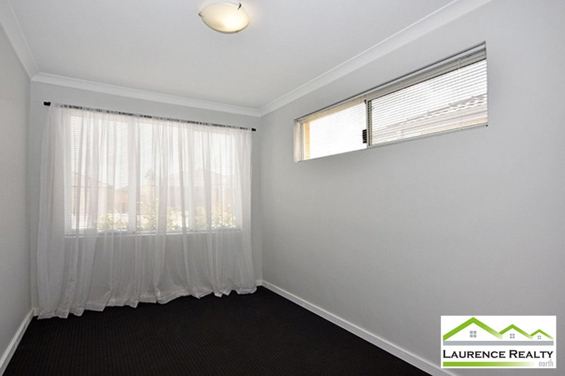 Photo - 28 Teasel Way, Banksia Grove WA 6031 - Image 2