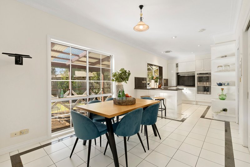 Photo - 28 Telopea Crescent, Mill Park VIC 3082 - Image 3