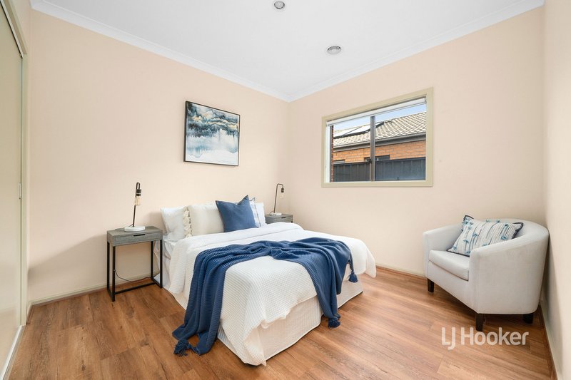 Photo - 28 Terrene Terrace, Point Cook VIC 3030 - Image 11