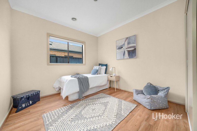 Photo - 28 Terrene Terrace, Point Cook VIC 3030 - Image 12