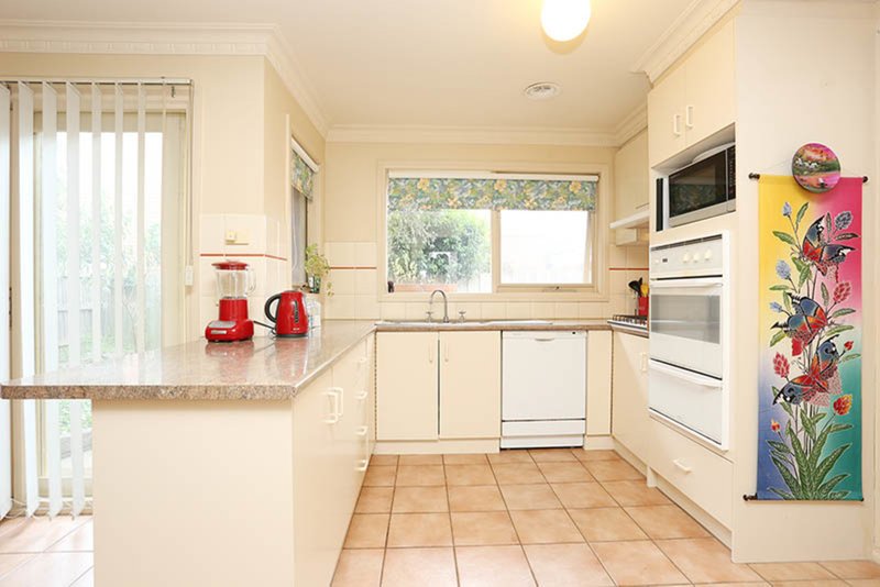 Photo - 28 The Seekers Crescent, Mill Park VIC 3082 - Image 2