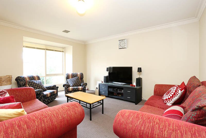 Photo - 28 The Seekers Crescent, Mill Park VIC 3082 - Image 4