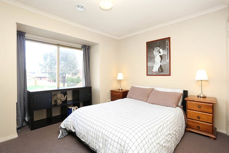 Photo - 28 The Seekers Crescent, Mill Park VIC 3082 - Image 5