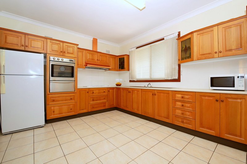 Photo - 28 Thornton Avenue, Bass Hill NSW 2197 - Image 4