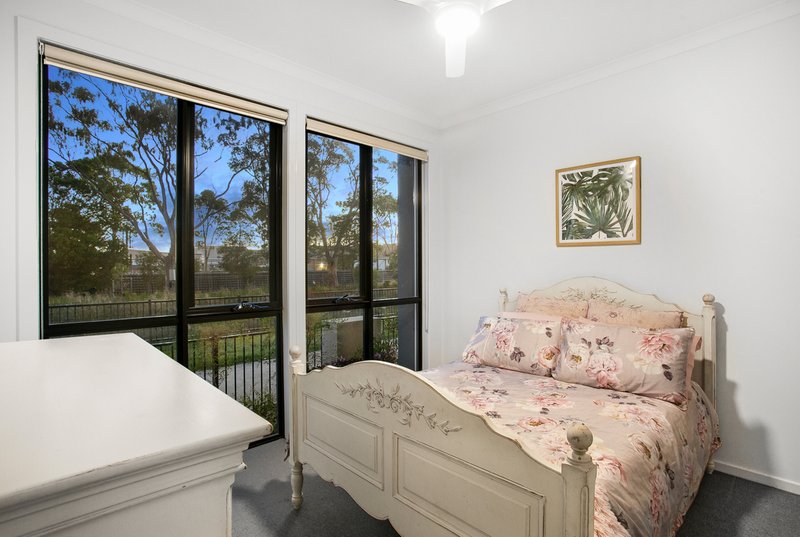 Photo - 28 Titan Lodge Walk, Pakenham VIC 3810 - Image 8