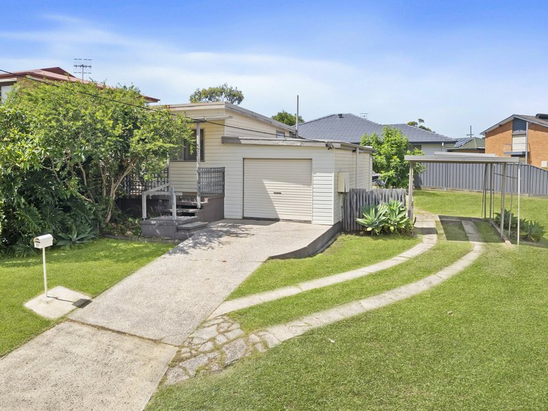 Photo - 28 Torres Street, Killarney Vale NSW 2261 - Image 3