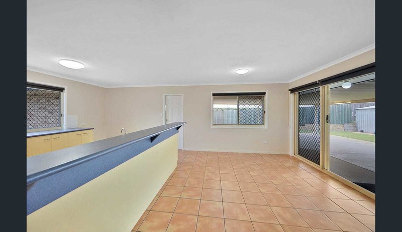 Photo - 28 Tropicana Drive, Avoca QLD 4670 - Image 5