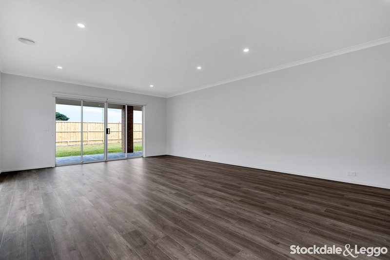 Photo - 28 Tullamore Street, Gisborne VIC 3437 - Image 6